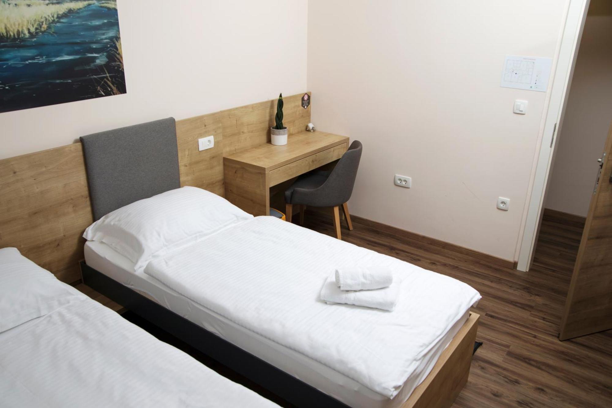 Gostilna S Prenocisci Pav Hotel Rakek Exterior photo