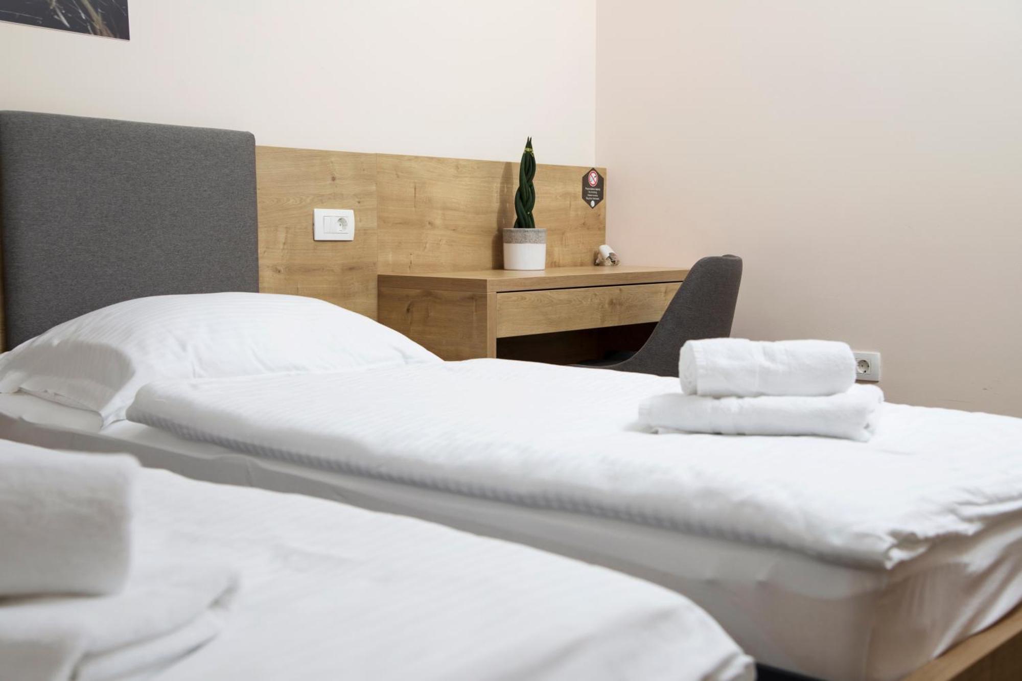Gostilna S Prenocisci Pav Hotel Rakek Exterior photo