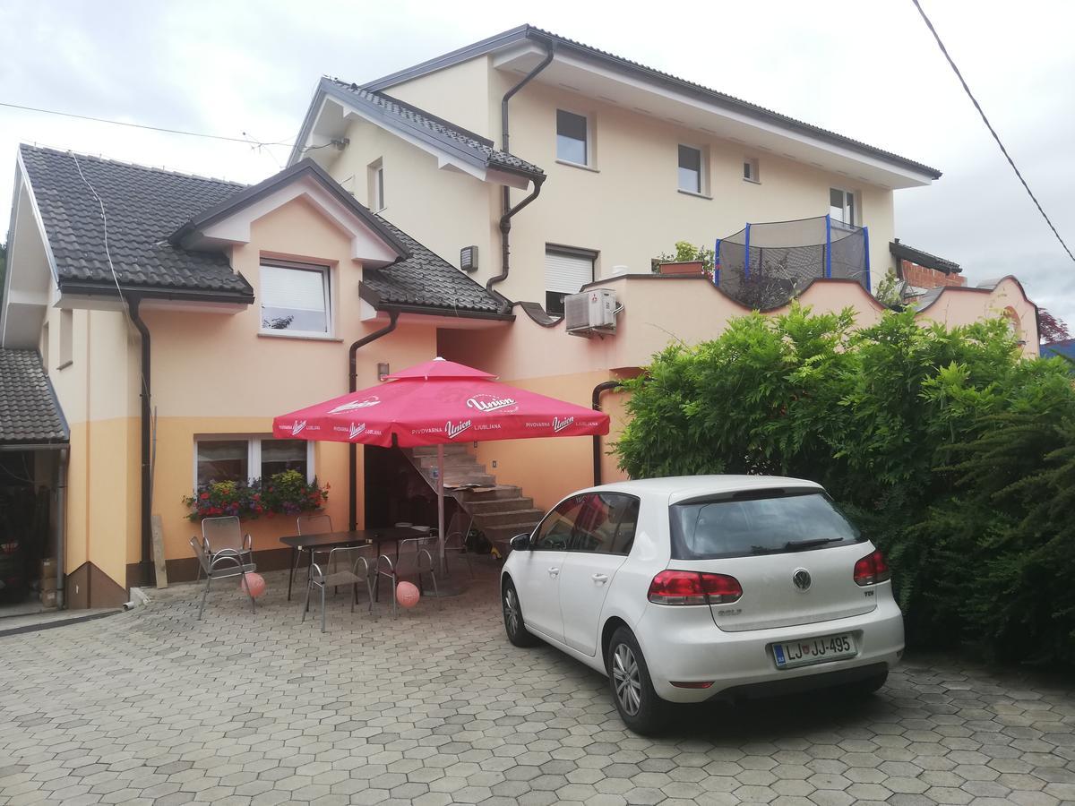 Gostilna S Prenocisci Pav Hotel Rakek Exterior photo